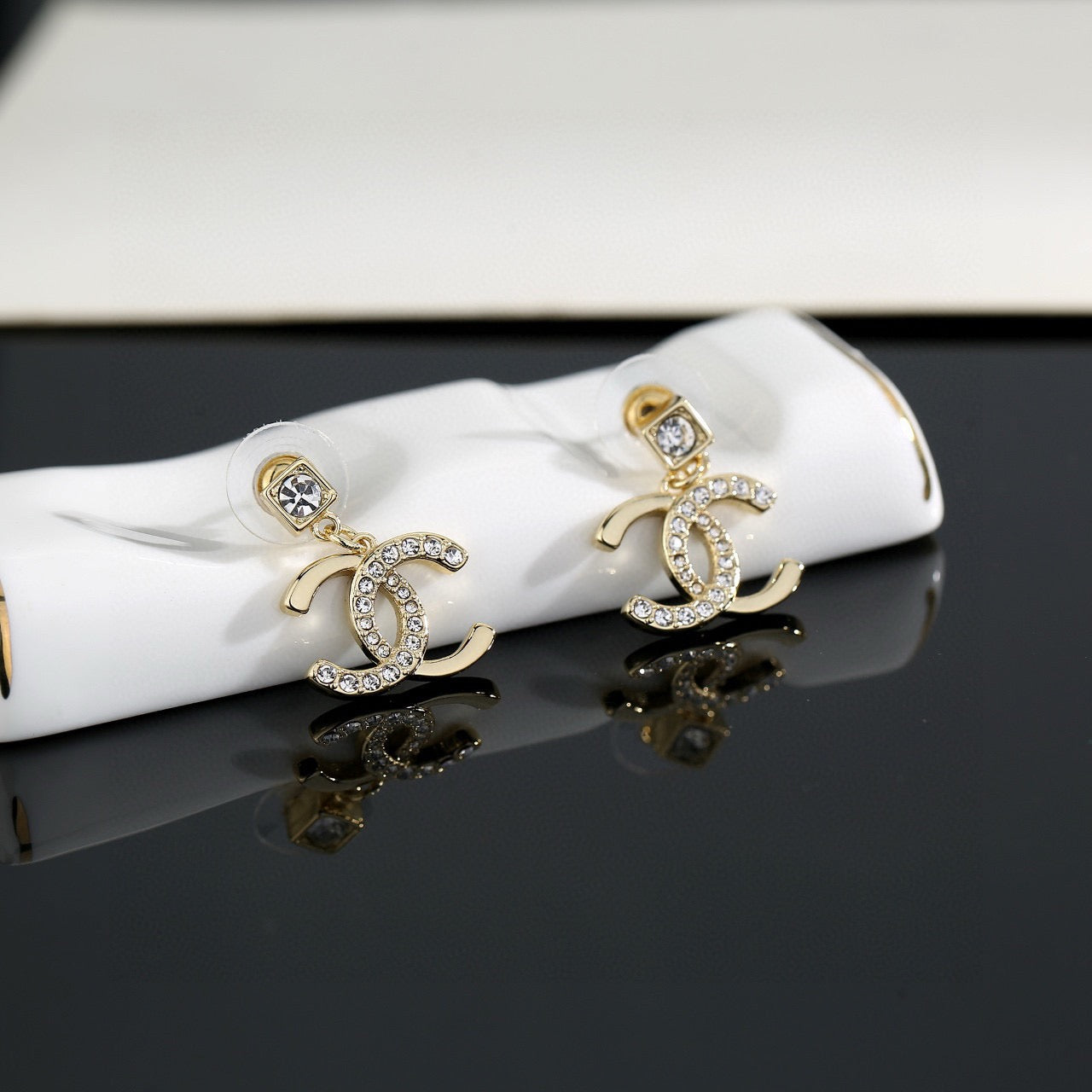 Classic gold versatile earrings