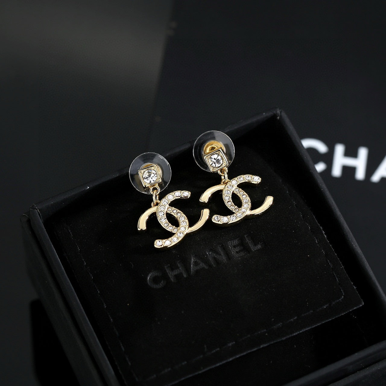Classic gold versatile earrings