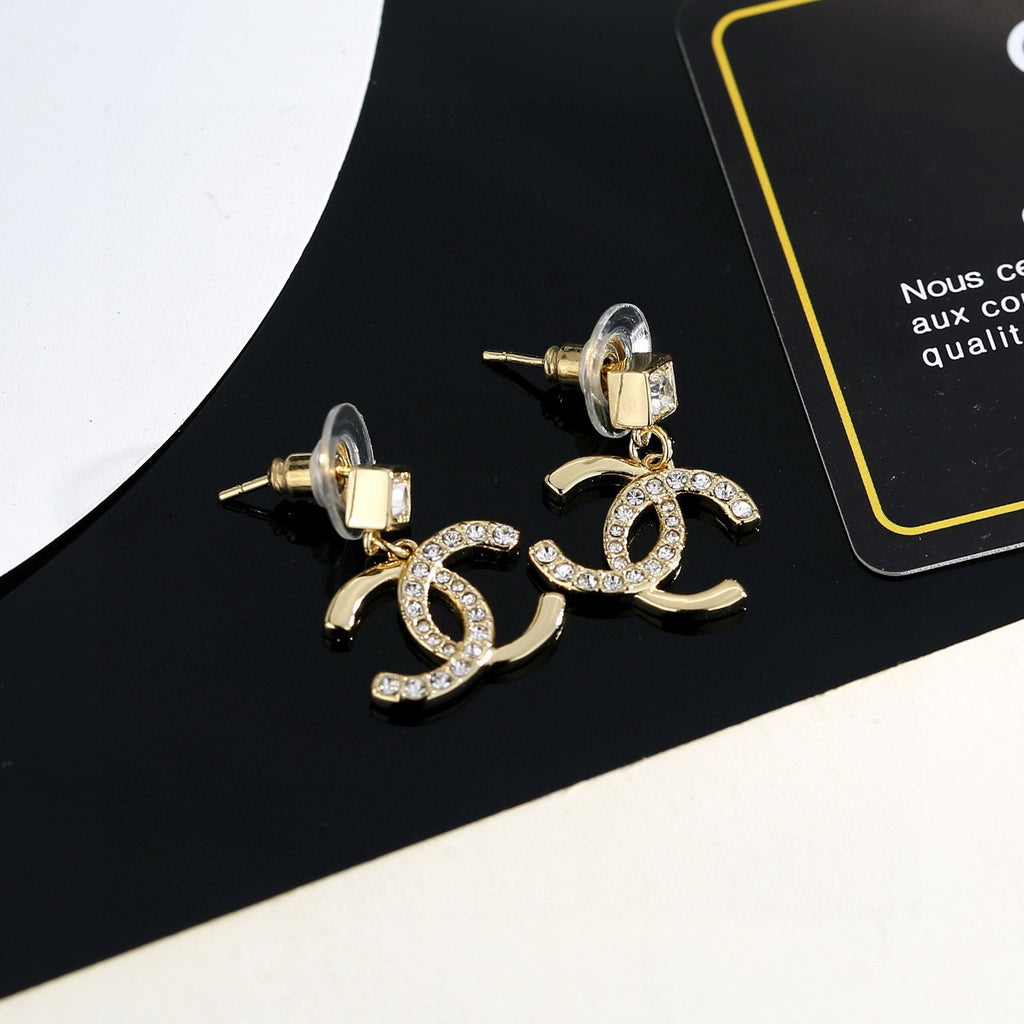 Classic gold versatile earrings