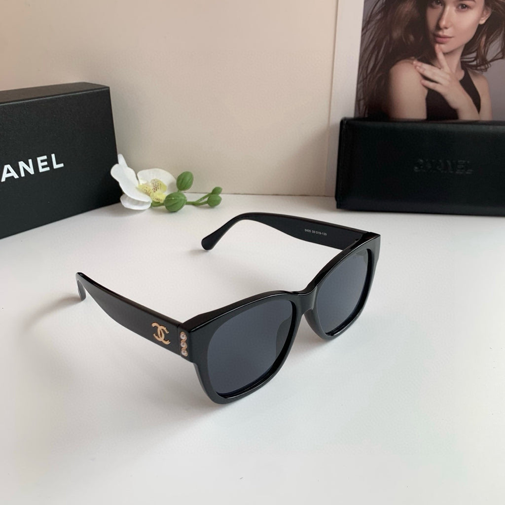 Classic, stylish oversized-frame sunglasses