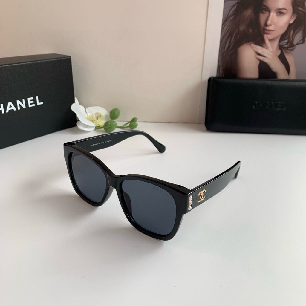 Classic, stylish oversized-frame sunglasses