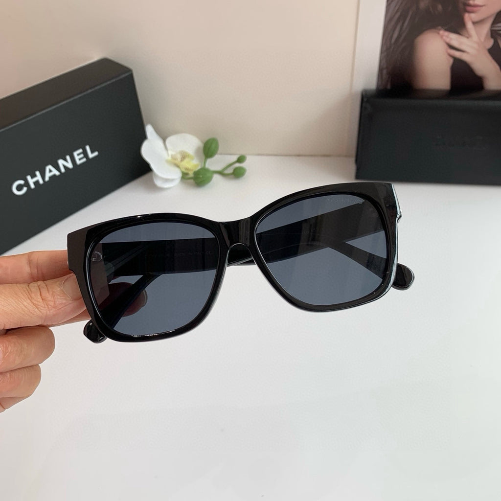Classic, stylish oversized-frame sunglasses