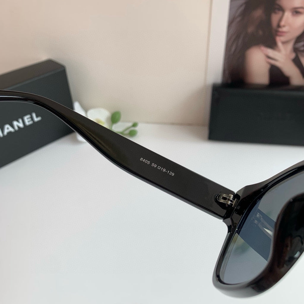 Classic, stylish oversized-frame sunglasses