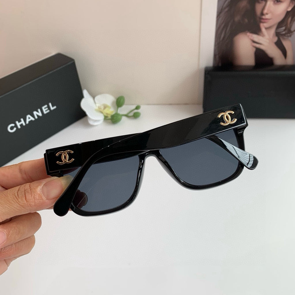 Classic, stylish oversized-frame sunglasses