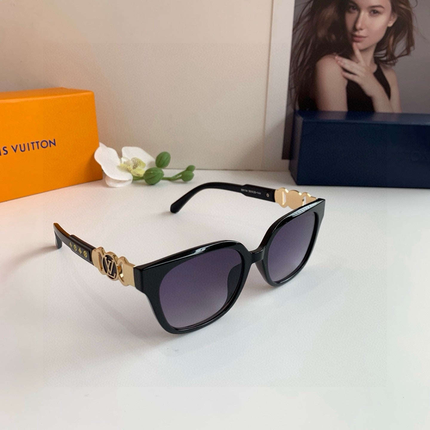 New square-frame sunglasses for men and women