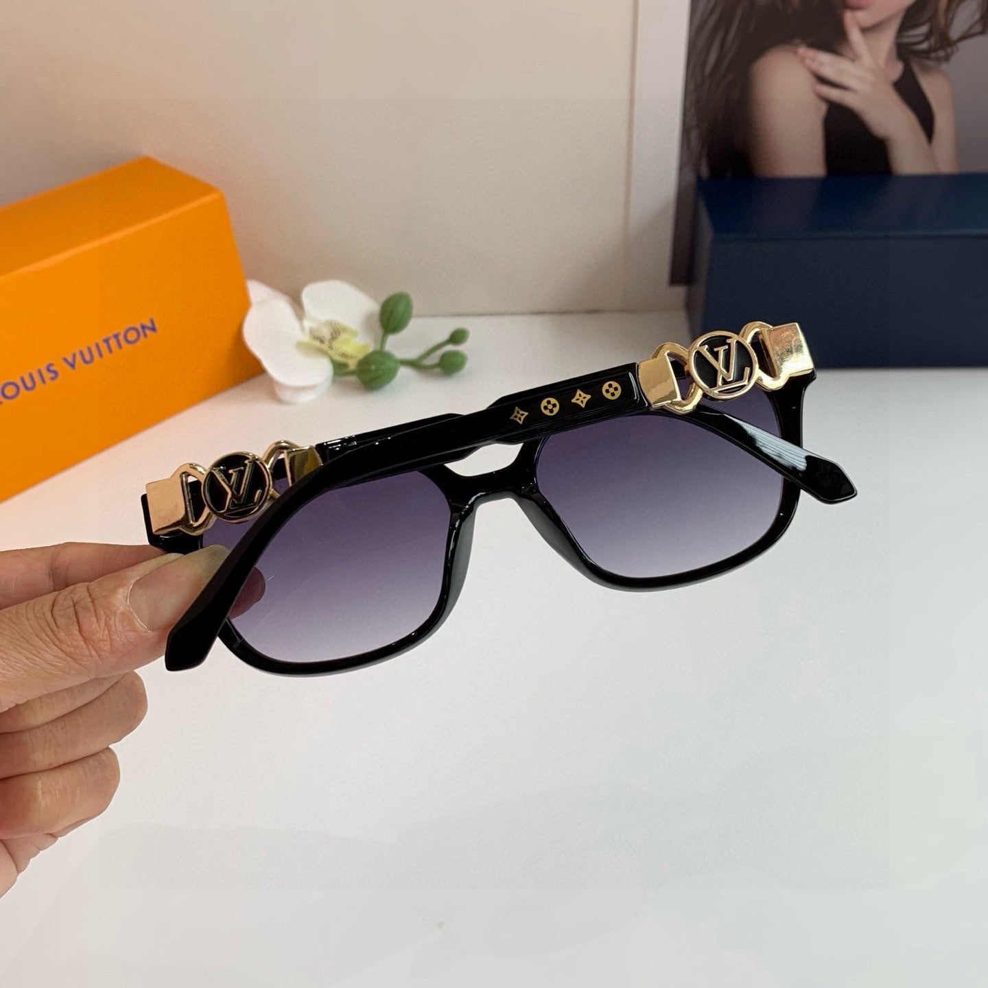 New square-frame sunglasses for men and women