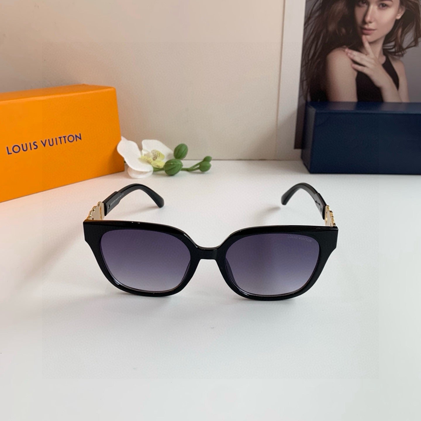 New square-frame sunglasses for men and women