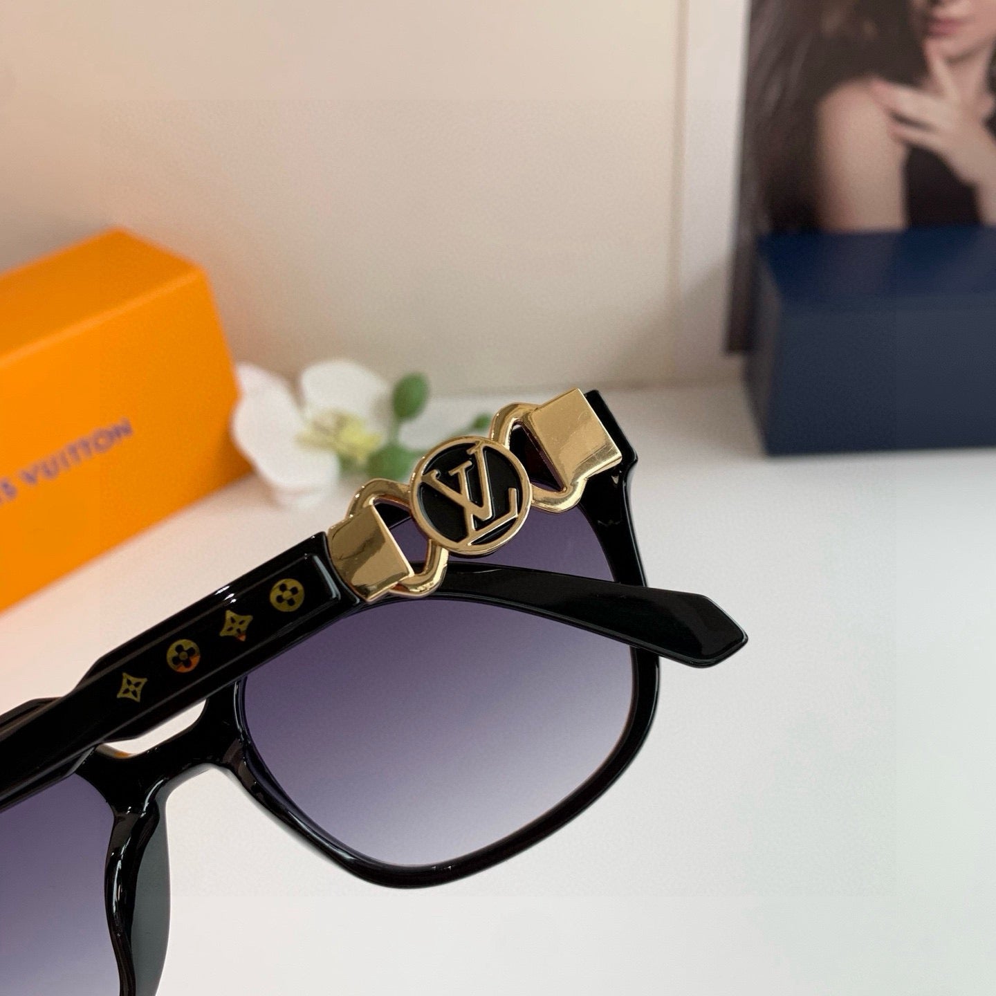 New square-frame sunglasses for men and women