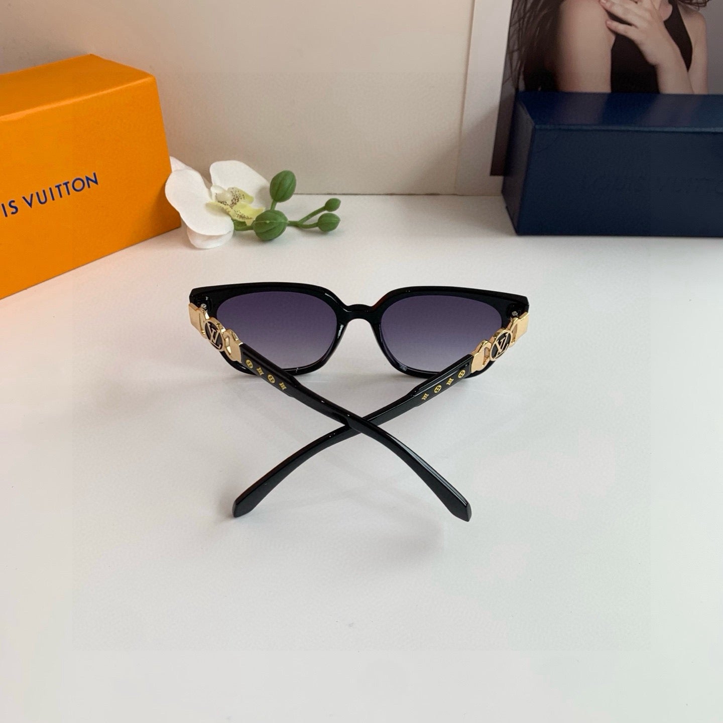 New square-frame sunglasses for men and women