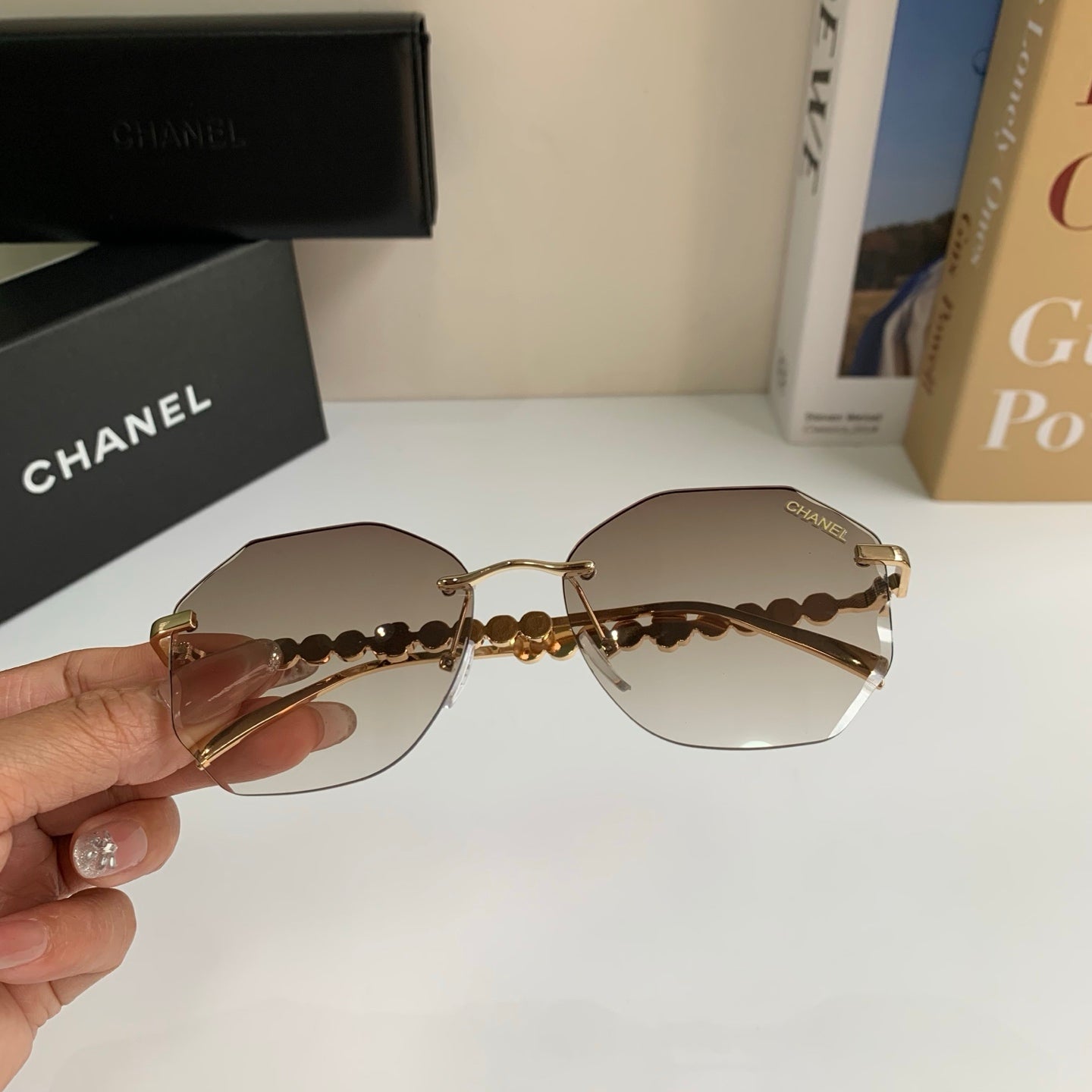 New rimless sun-shield sunglasses