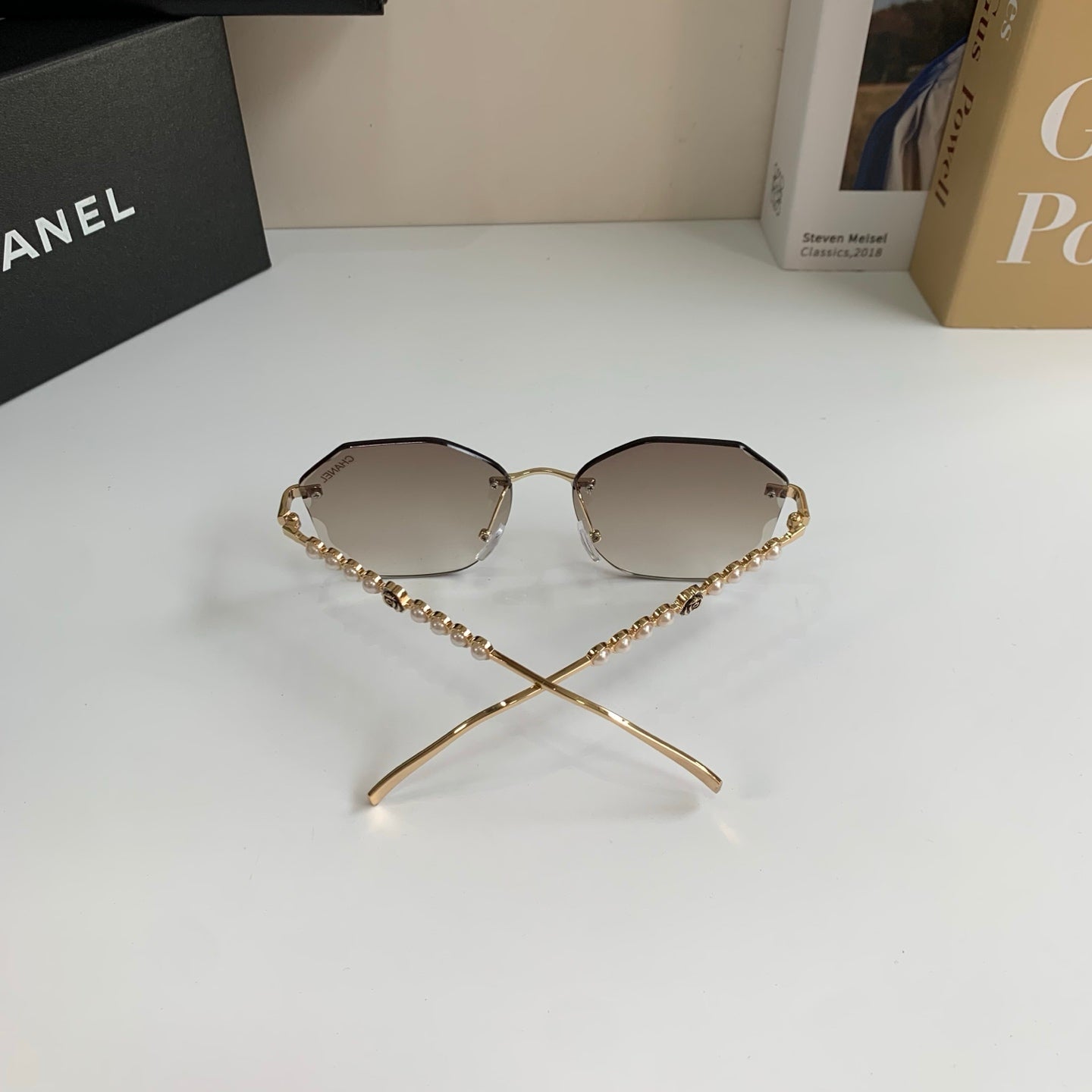 New rimless sun-shield sunglasses