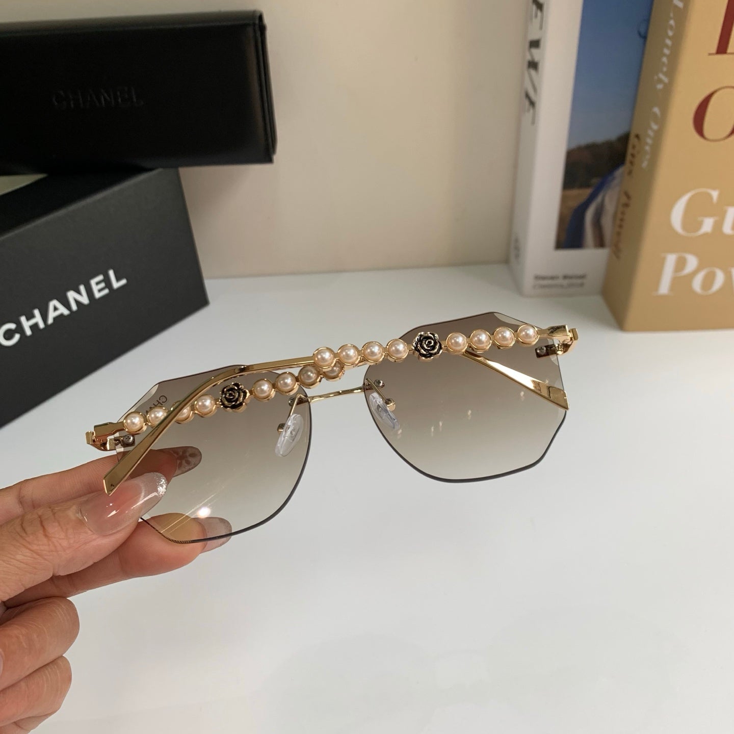 New rimless sun-shield sunglasses