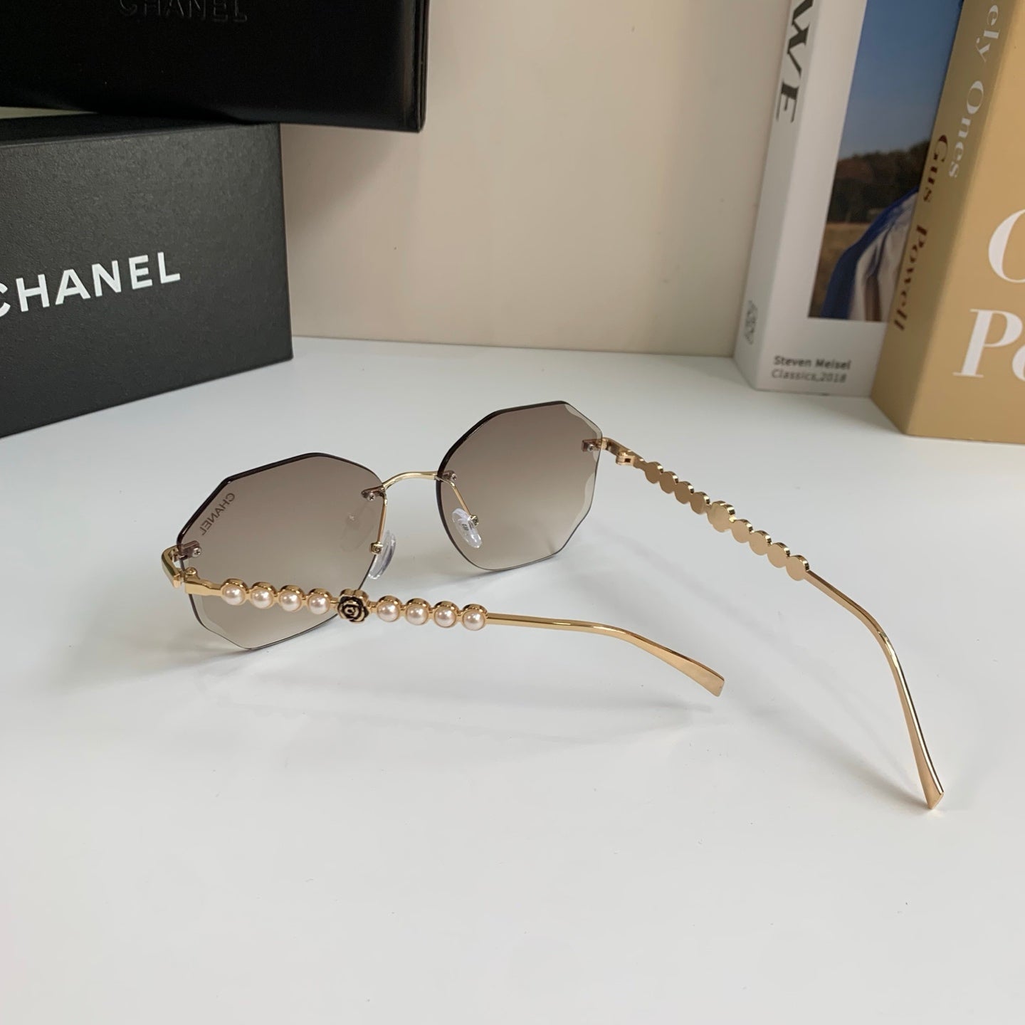 New rimless sun-shield sunglasses