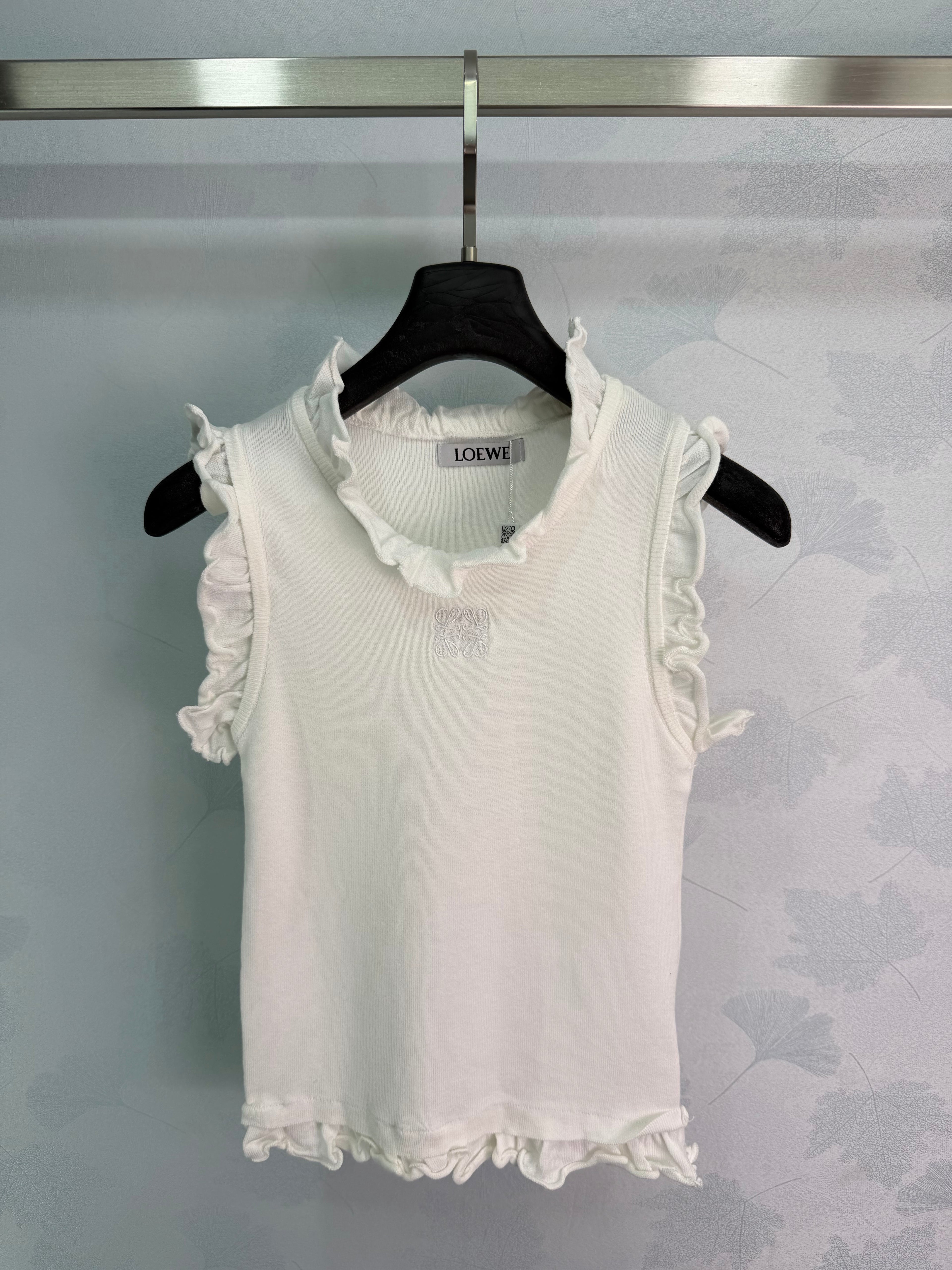 26 New White Ruffled Sleeveless Vest