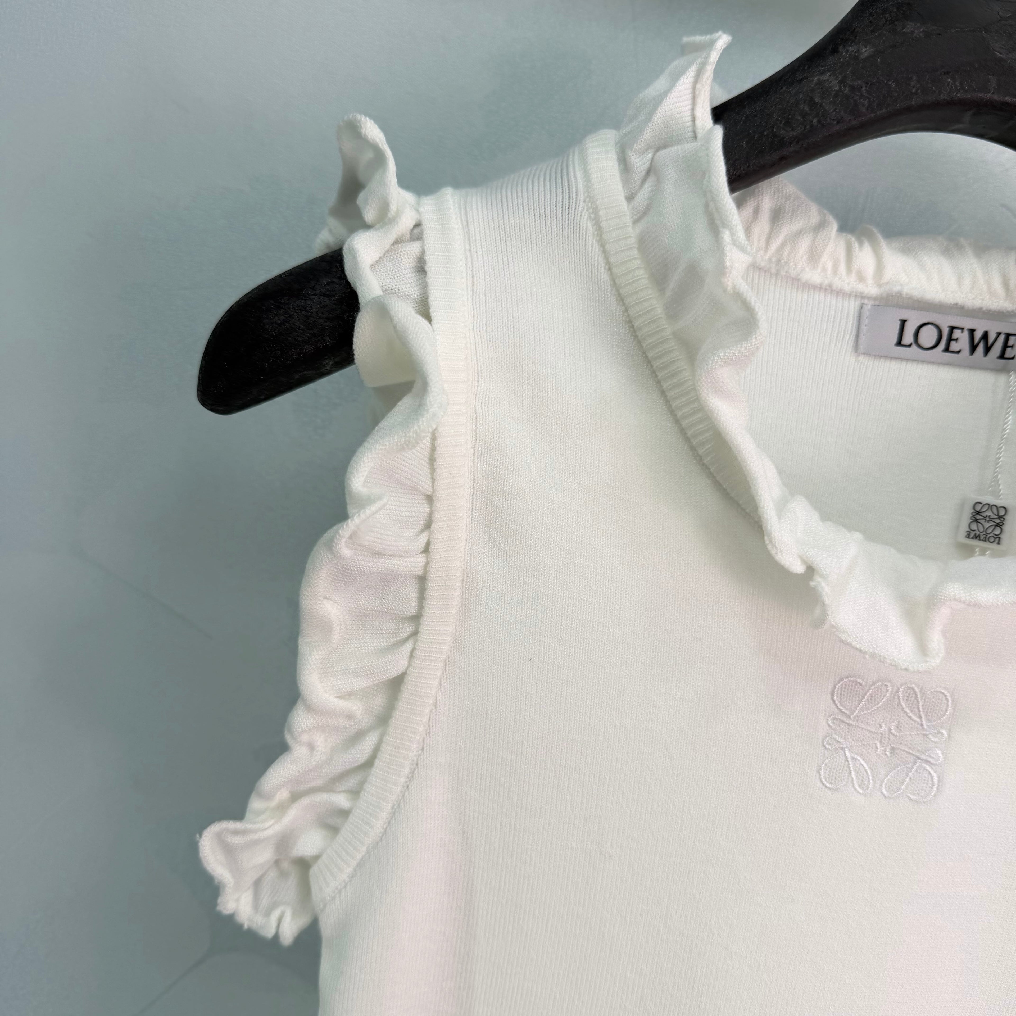 26 New White Ruffled Sleeveless Vest
