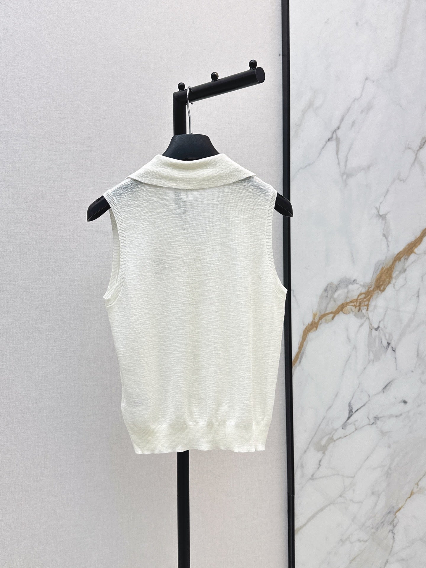 26SS — New Sleeveless Collared Knit Sweater
