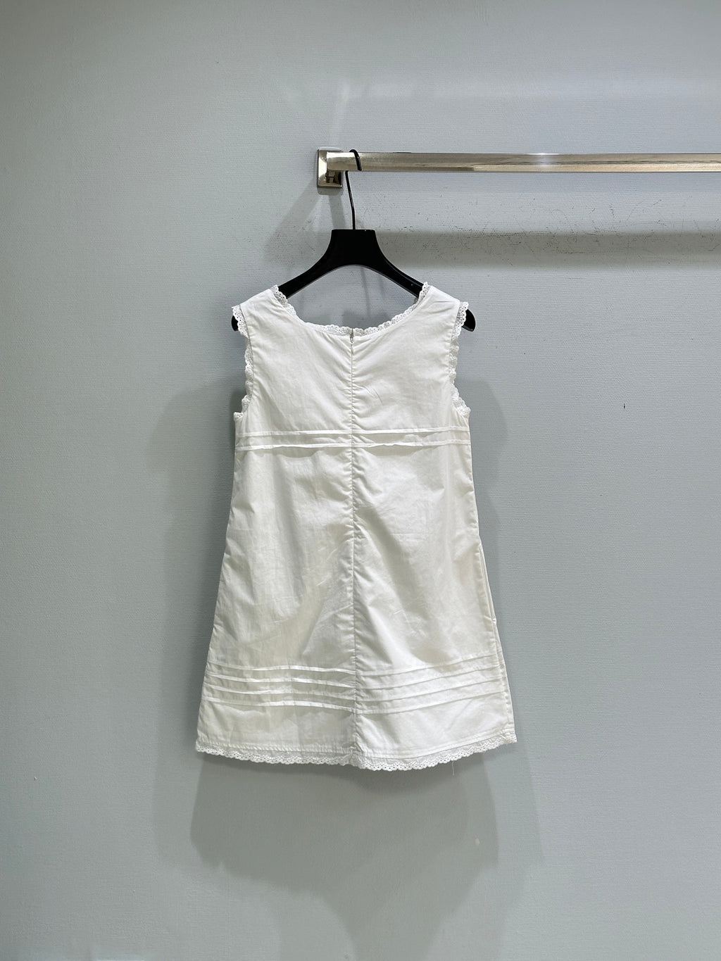 26SS — New V-neck sleeveless A-line dress