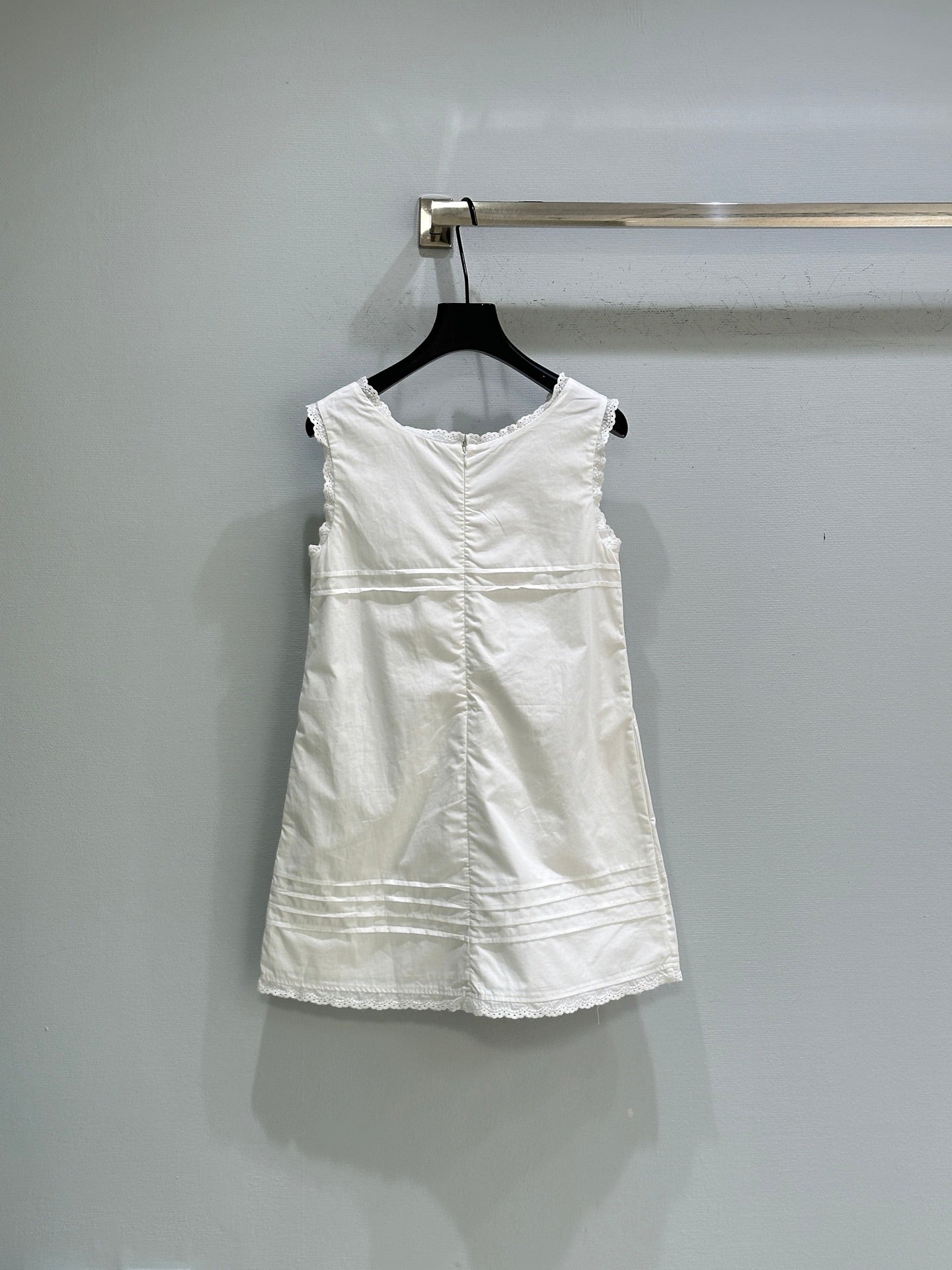 26SS — New V-neck sleeveless A-line dress