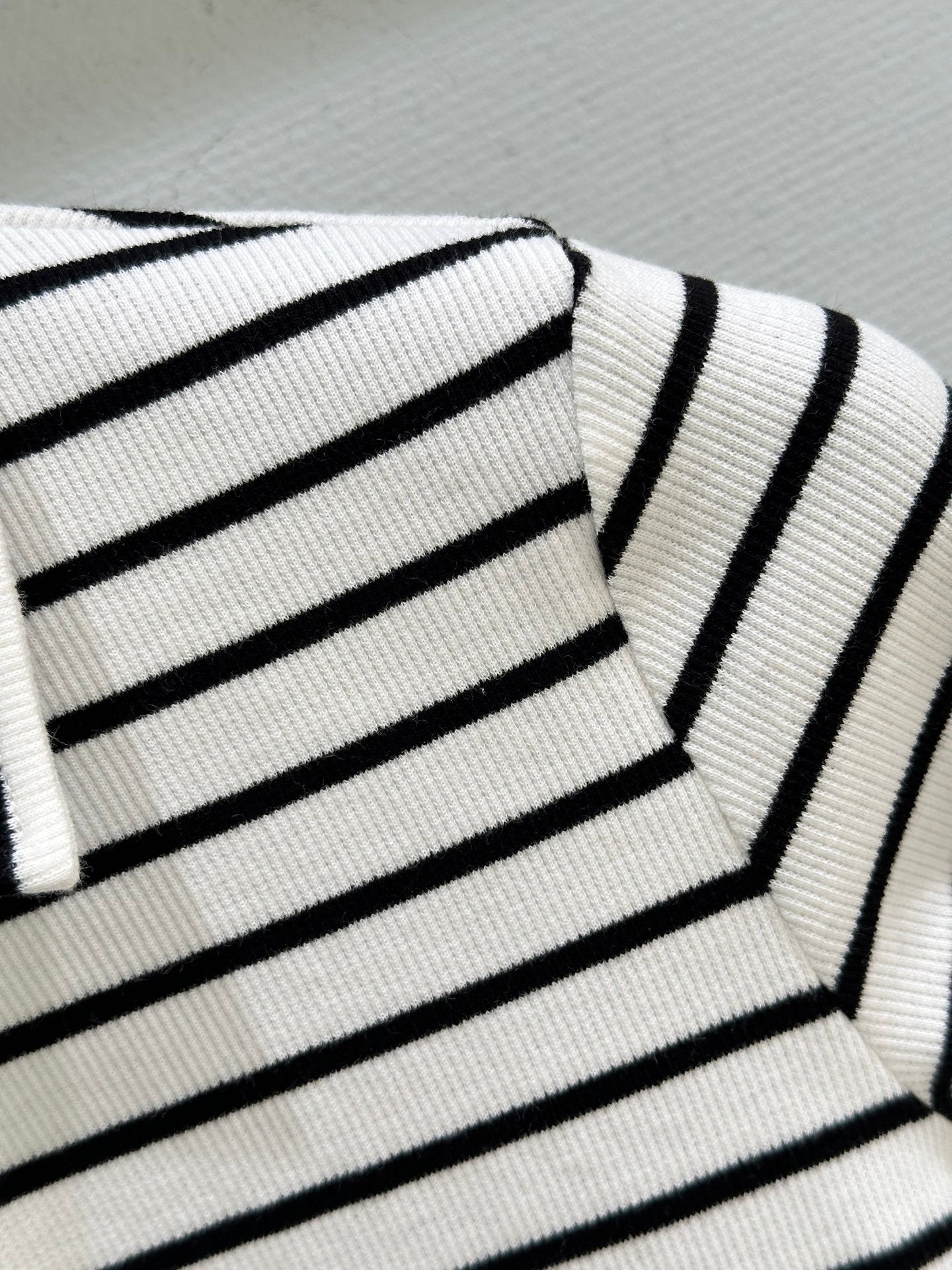 26SS — New Black and White Striped Knit Short-Sleeve T-Shirt