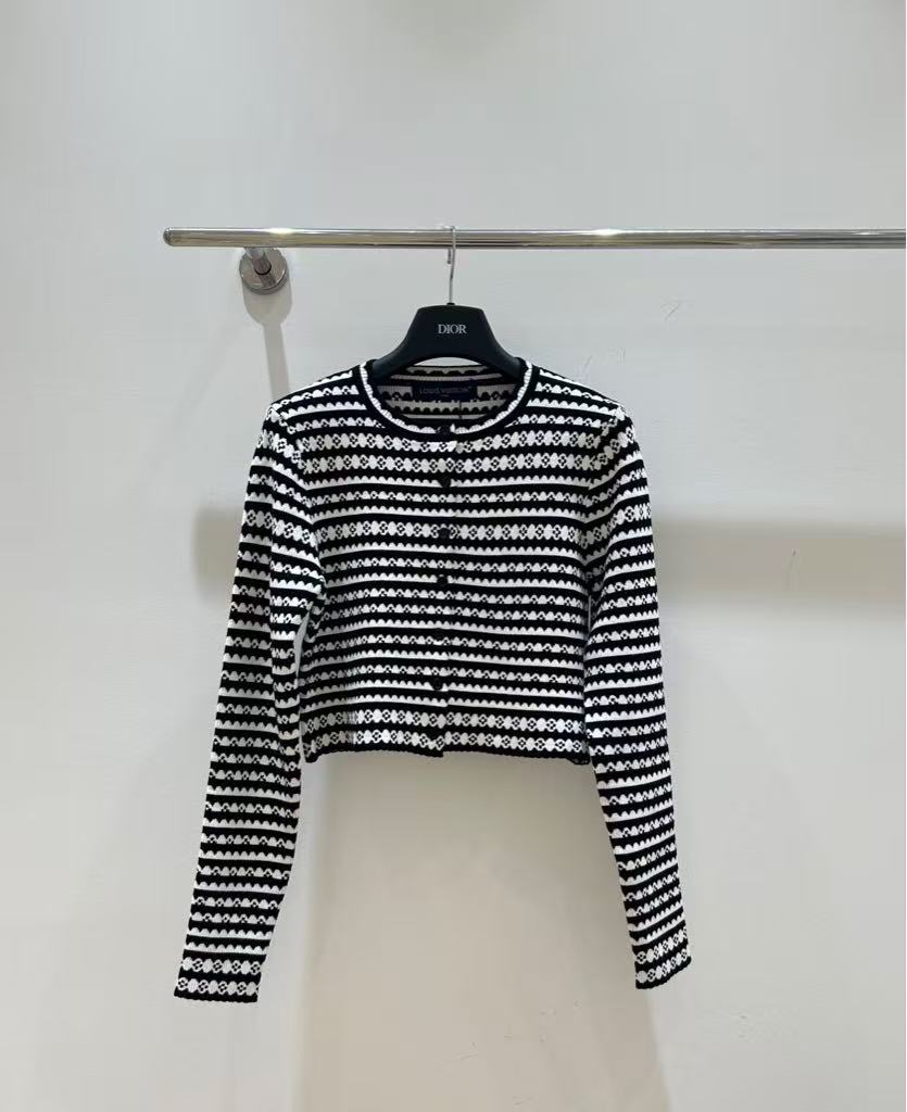 Cropped knit cardigan