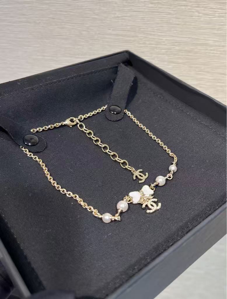 New white enamel bow necklace with diamonds and pearls