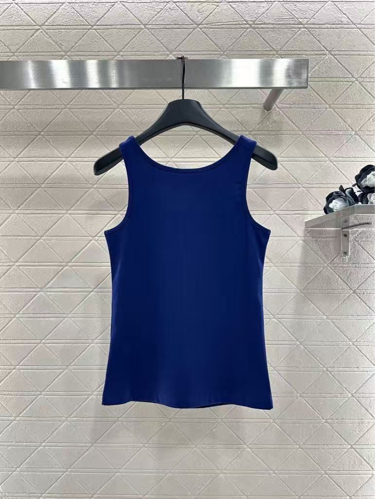 26NEW Slim-fit U-neck vest