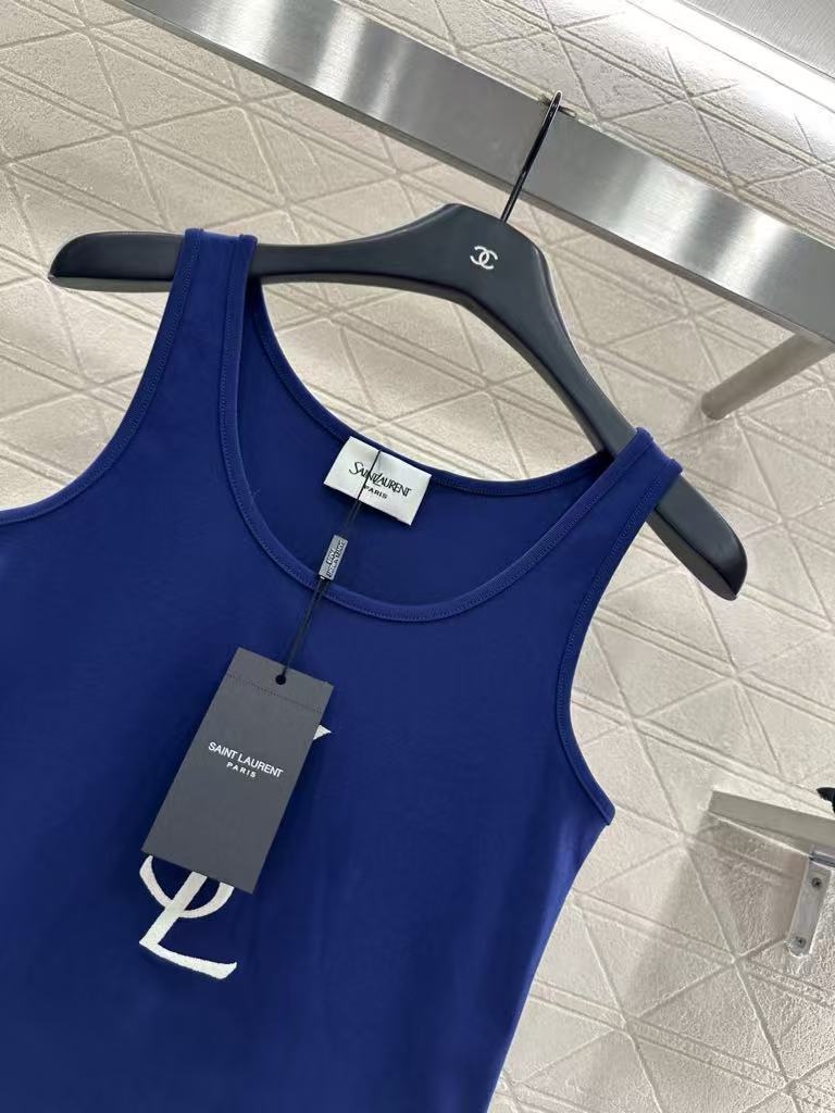 26NEW Slim-fit U-neck vest