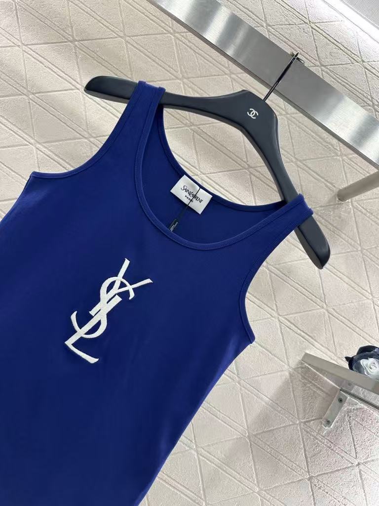 26NEW Slim-fit U-neck vest