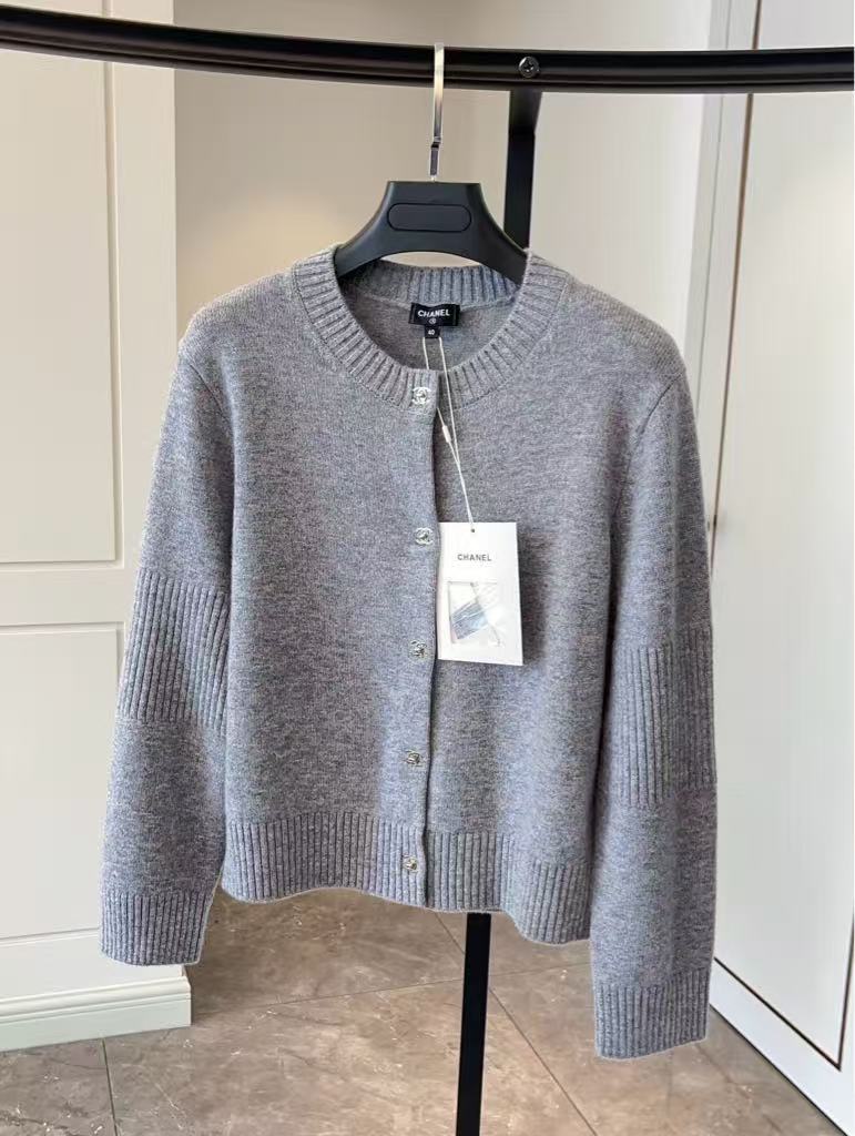 Backpack button cashmere knit sweater