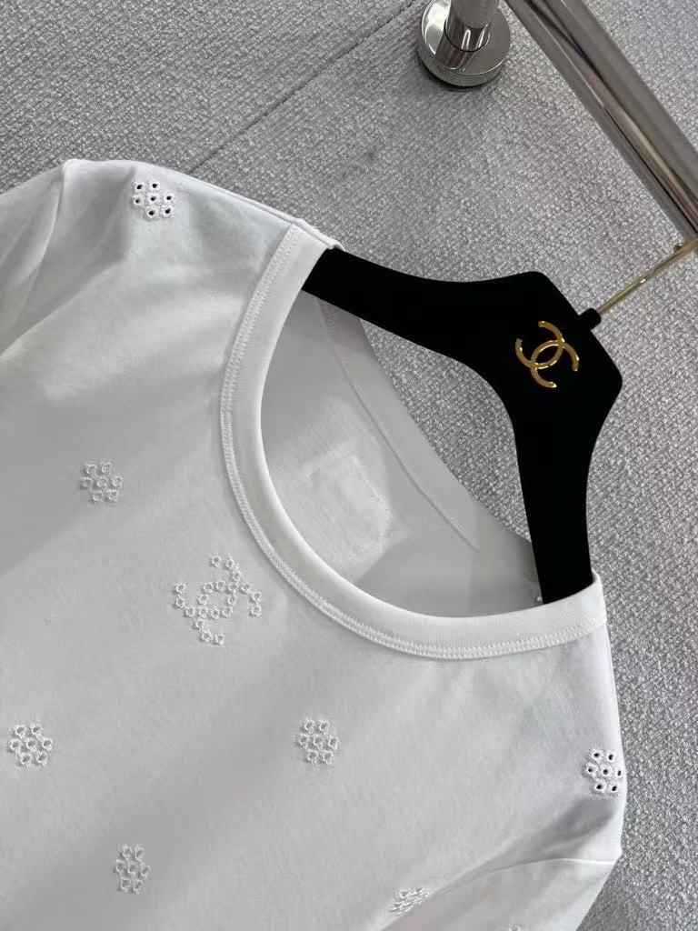 New style, round neck short-sleeved top with openwork floral embroidery