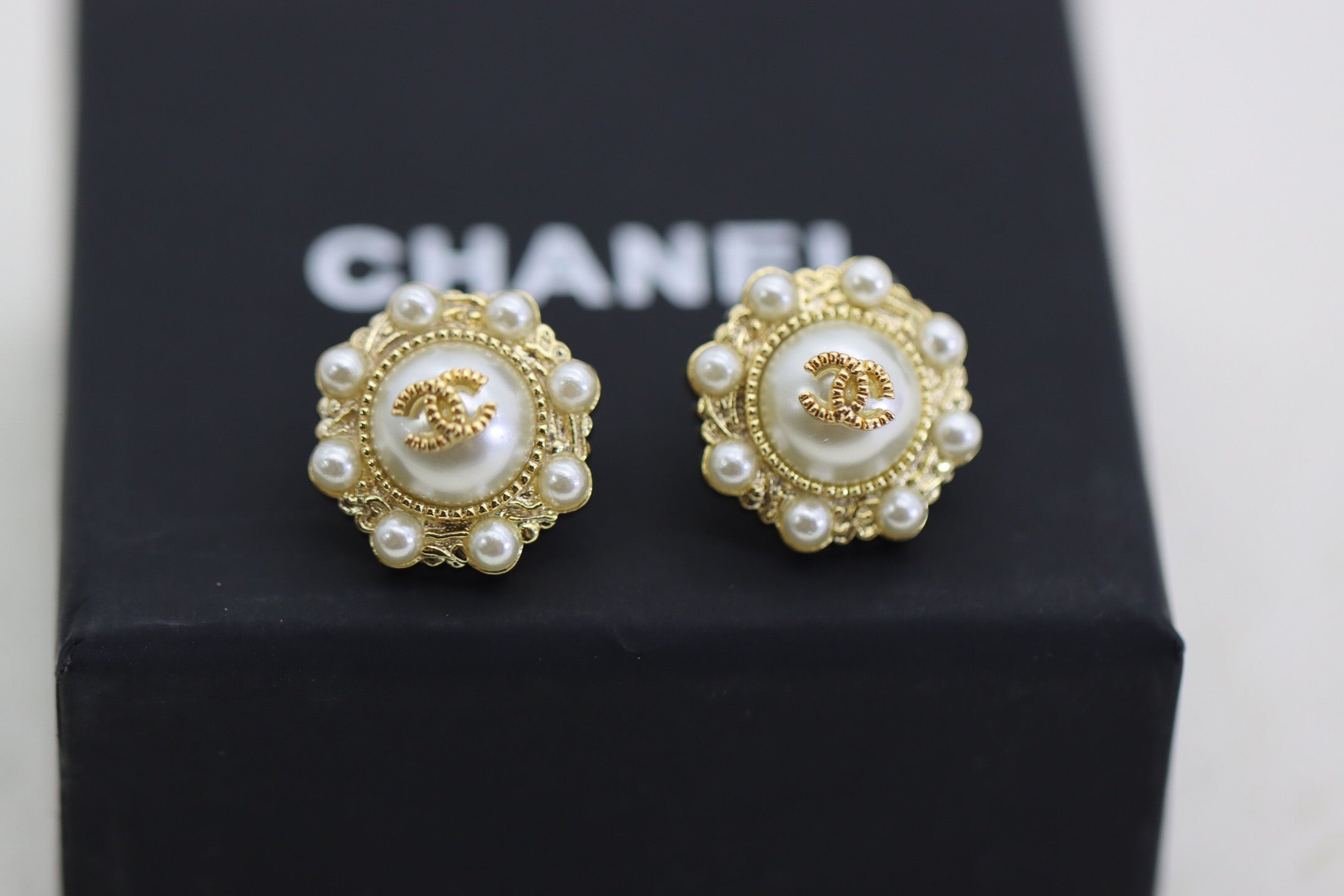 25FW NEW Vintage Pearl Earrings