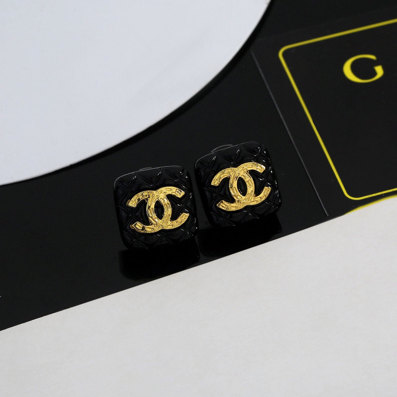 25FW NEW Square-shaped Stud Earrings
