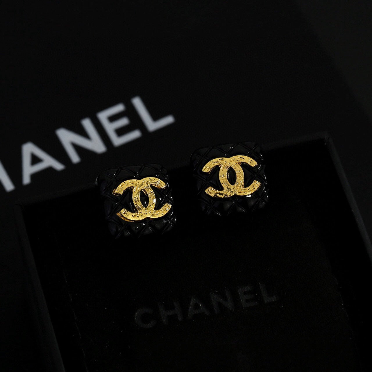 25FW NEW Square-shaped Stud Earrings