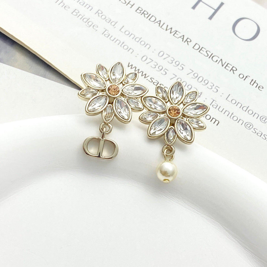 25FW NEW Sweet Stud Earrings with Full Rhinestone Embellishment