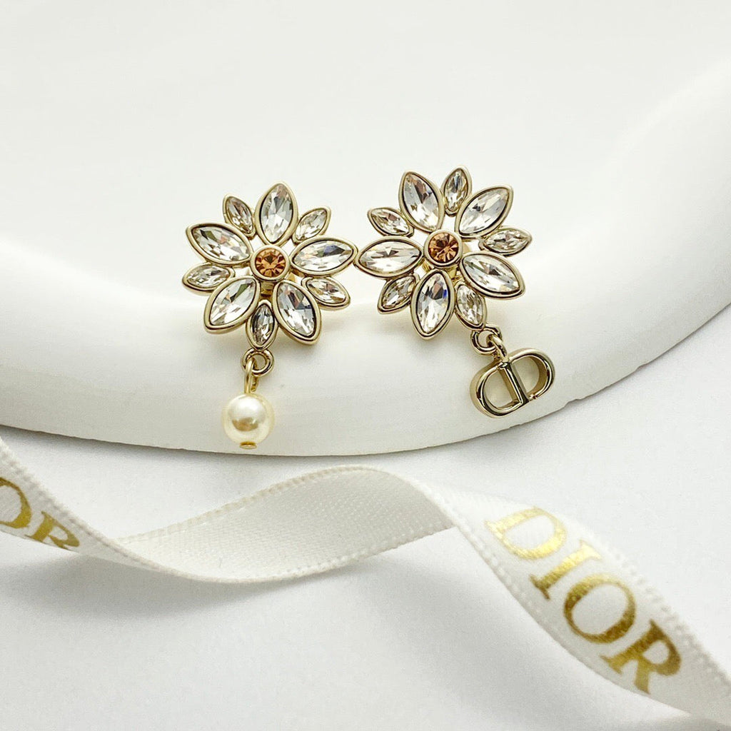 25FW NEW Sweet Stud Earrings with Full Rhinestone Embellishment