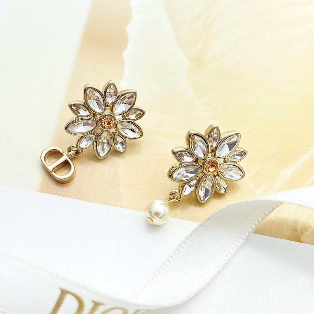 25FW NEW Sweet Stud Earrings with Full Rhinestone Embellishment