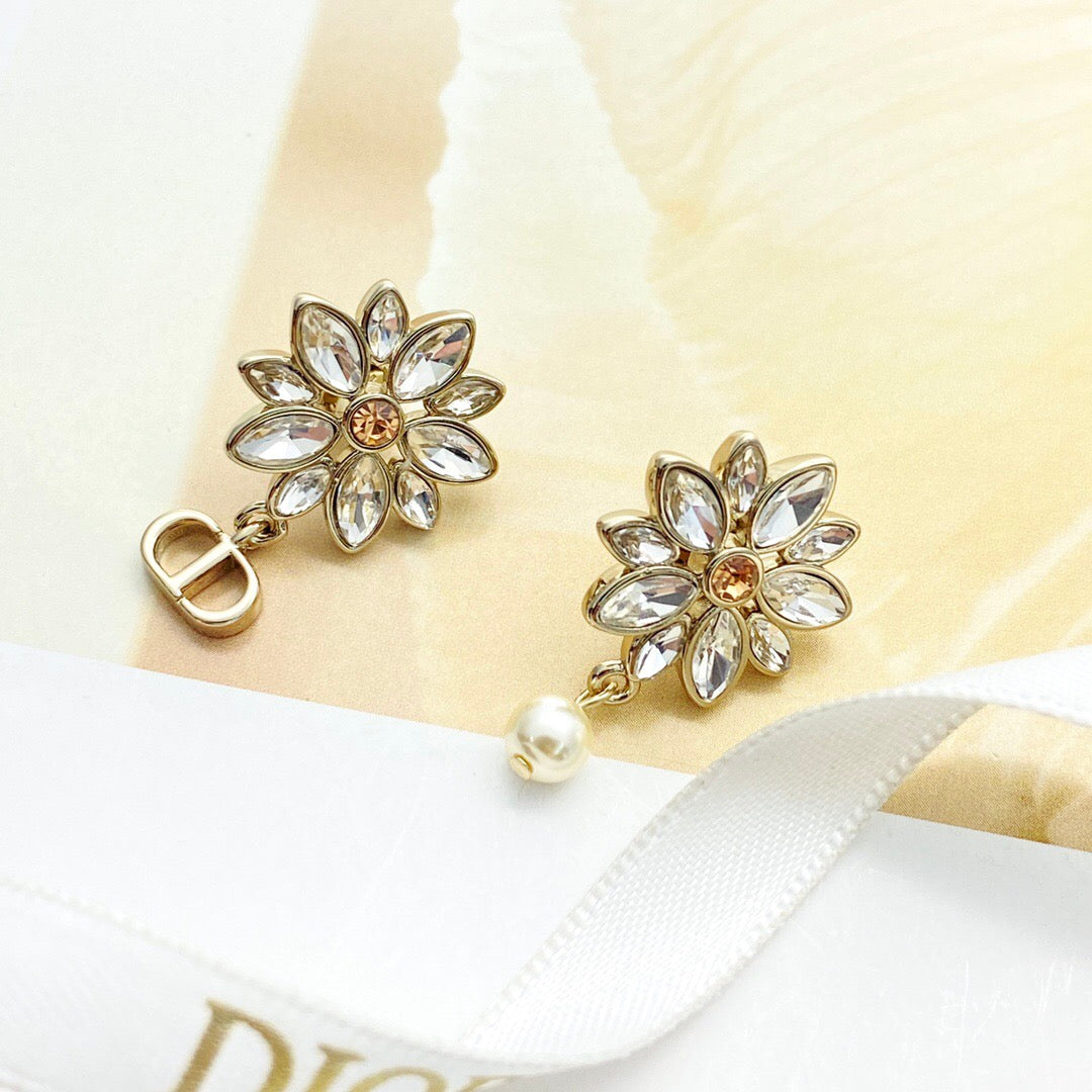 25FW NEW Sweet Stud Earrings with Full Rhinestone Embellishment