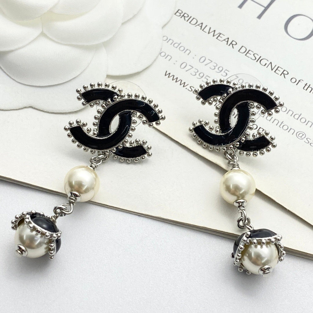 25FW NEW Exquisite Enamel Stud Earrings
