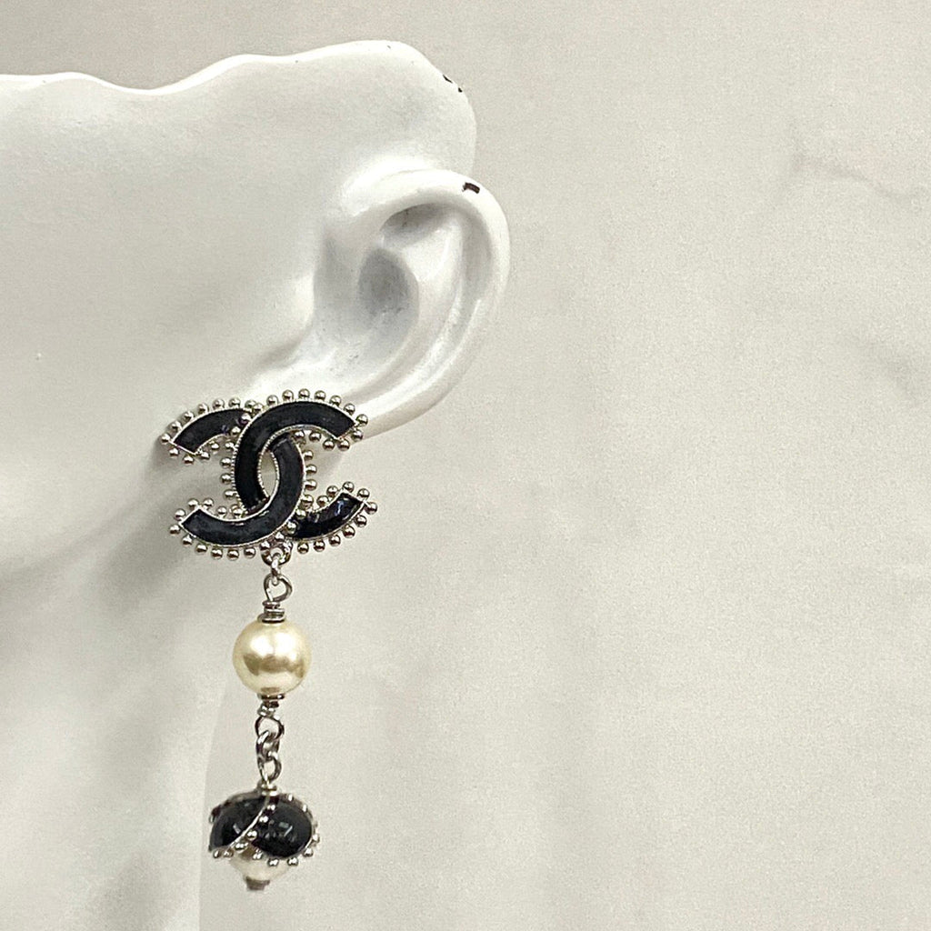 25FW NEW Exquisite Enamel Stud Earrings